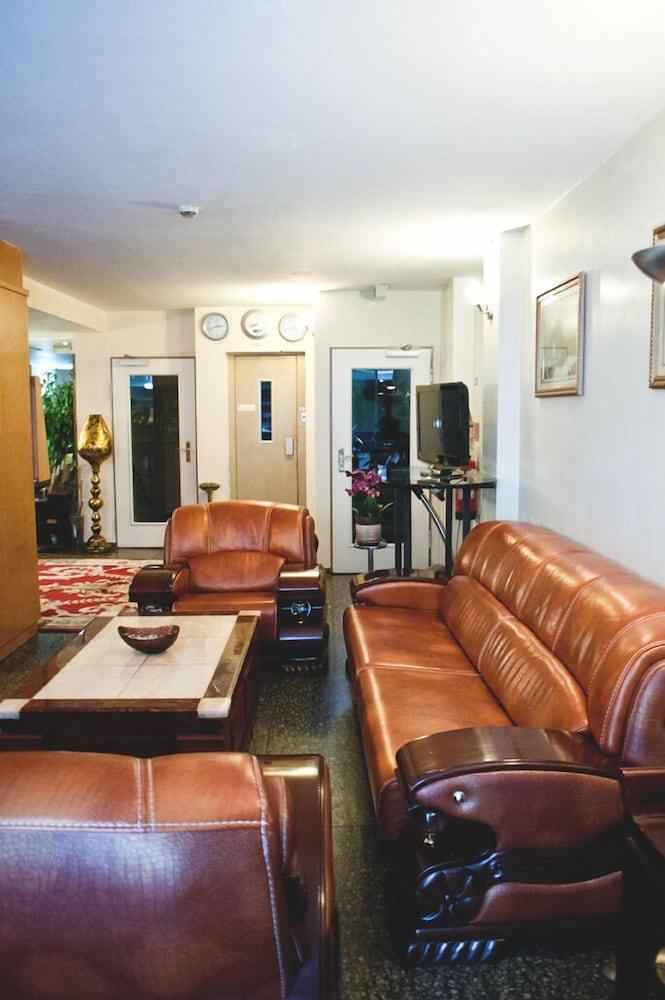 Batavia Hotel 3*