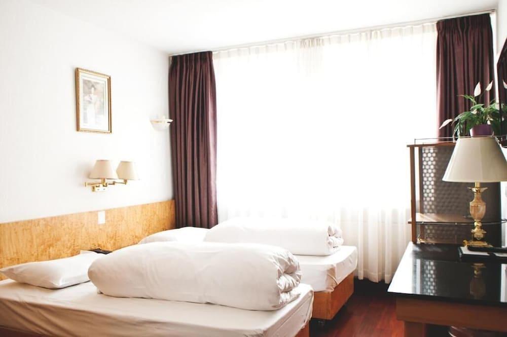 Batavia Hotel 3*