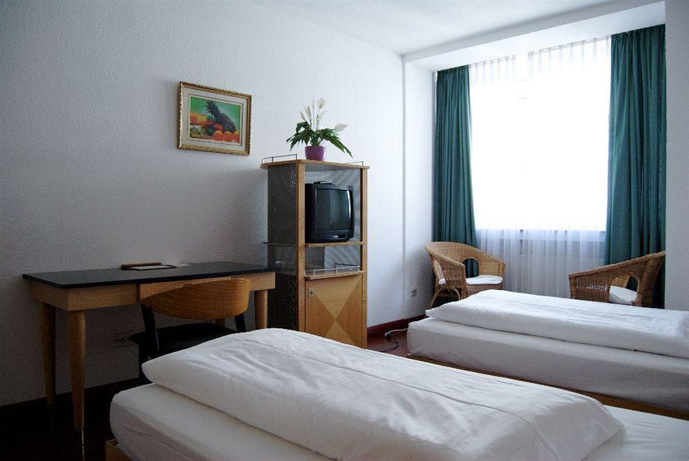 Batavia Hotel 3*