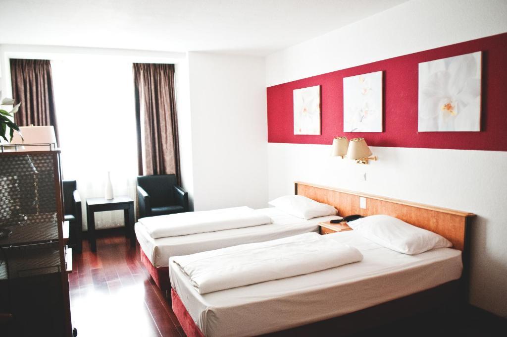 Batavia Hotel 3*